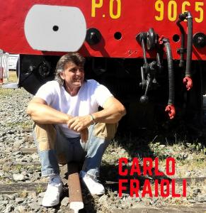Carlo fraioli au dessus du desert blanc
